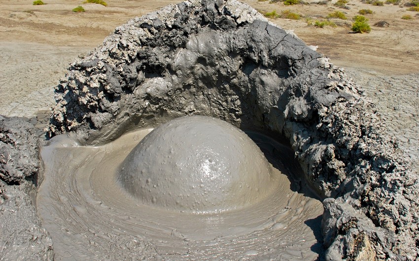 Geologiya və Geofizika İnstitutunun əməkdaşları vulkan püskürən əraziyə yollanıb