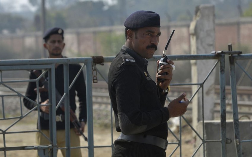 Çinin Pakistandakı konsulluğuna silahlı hücum olub, 2 polis öldürülüb - VİDEO