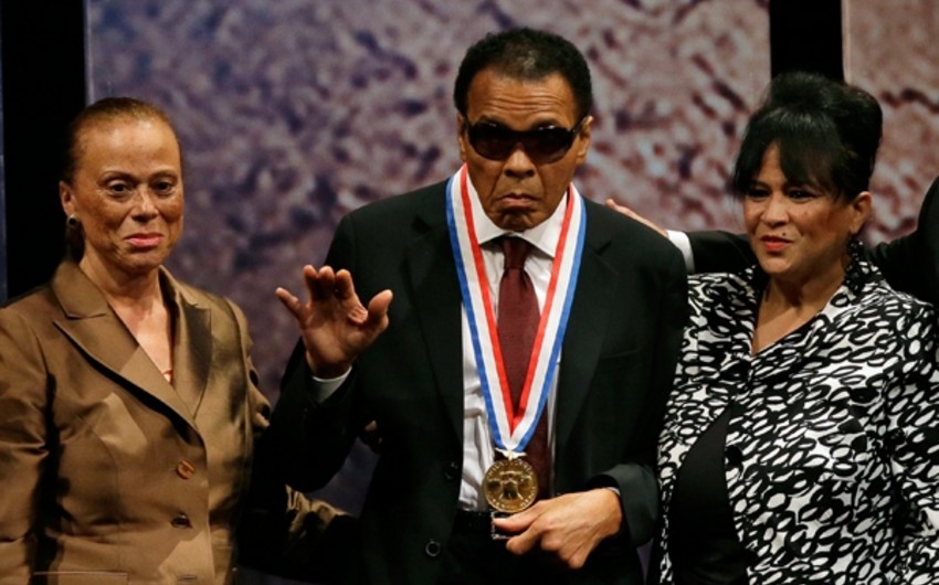 ​Легендарный боксер Мохаммед Али скончался в США в возрасте 74 лет