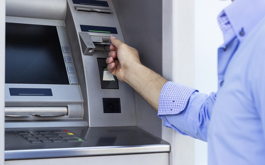 ​Количество банкоматов в Азербайджане в этом году сократилось на 130 единиц