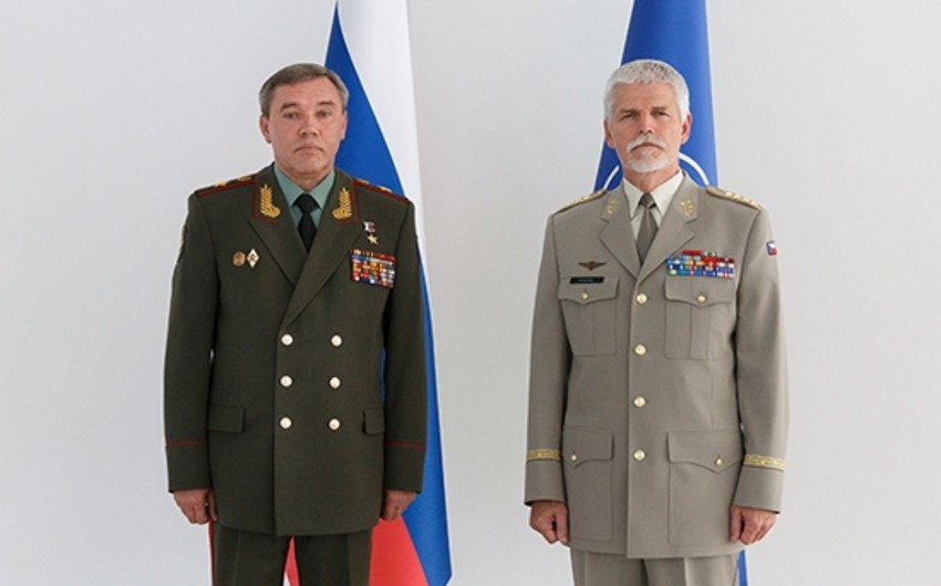 Начальник Генерального штаба ВС России встретился в Баку с председателем военного комитета НАТО