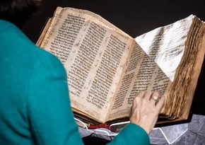 Min yaşı olan İncil Nyu-Yorkda hərracda 38,1 milyon dollara satılıb