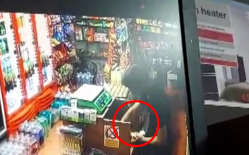 В Баку продавец проспал ограбление магазина 
