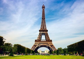 Section of Eiffel Tower stairs sold for half a mln EUR