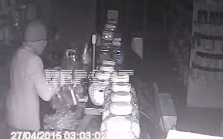 ​Проникшие в магазин грабители были зафиксированы камерой видеонаблюдения - ФОТО