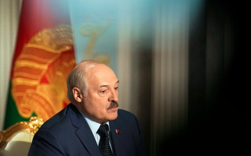 Lukaşenko Ukraynada “xüsusi əməliyyat”da iştirak edən DTK əməkdaşlarını təltif edib