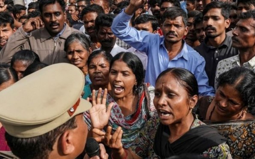 В Индии три человека погибли при столкновении демонстрантов с полицией