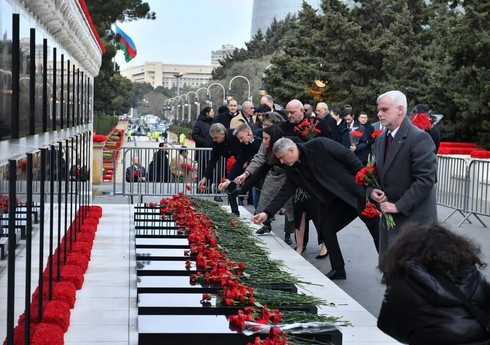  Посол Венгрии в Азербайджане почтил память жертв трагедии 20 Января