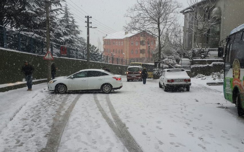 Минэкологии Азербайджана предупреждает: дороги покроются льдом, ожидается метель