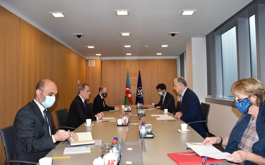 Глава МИД Азербайджана встретился с заместителем генсека НАТО