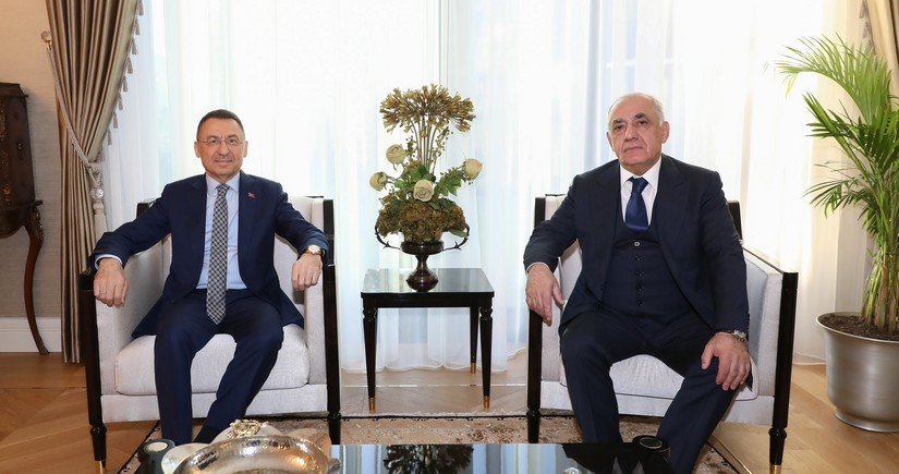 Али Асадов встретился с председателем комитета по внешним связям парламента Турции