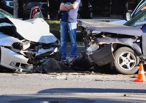 В Баку столкнулись два автомобиля, есть пострадавший