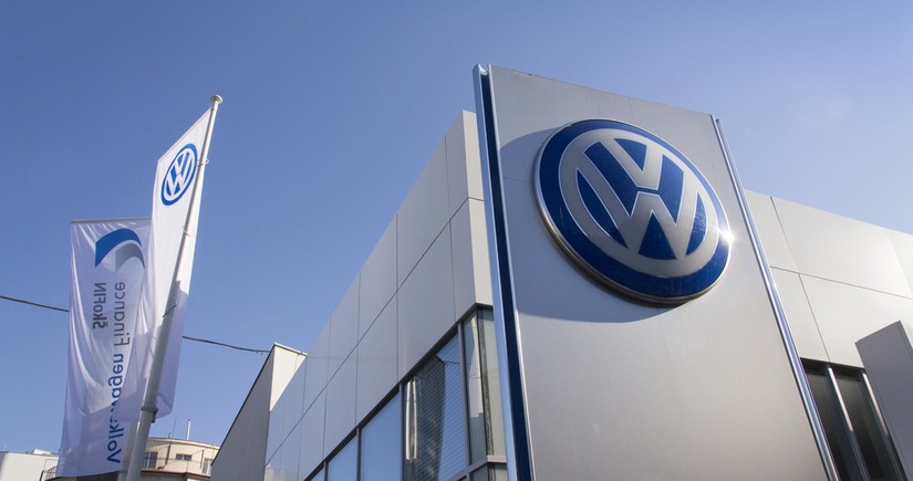 VW weighs cutting 15,000 staff on plant closures