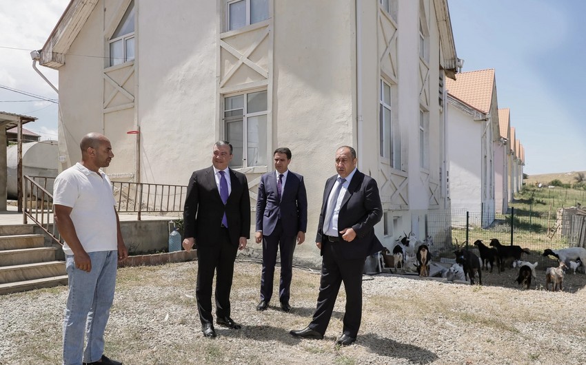 Министр побывал в хозяйствах, созданных в рамках программы самозанятости в Хызинском районе