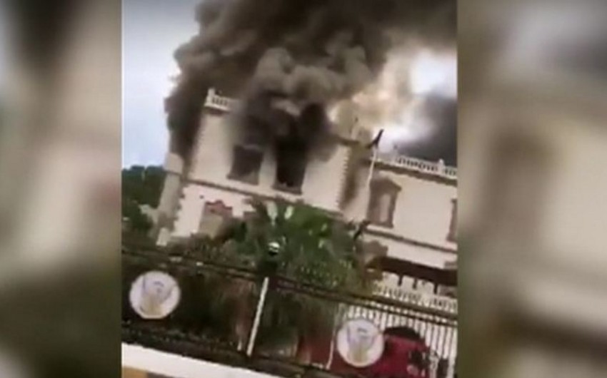 Президентский дворец загорелся в столице Судана - ВИДЕО