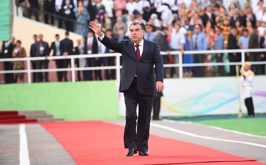 Tacikistan prezidenti son 17 ildə ilk dəfə Özbəkistana səfər edib