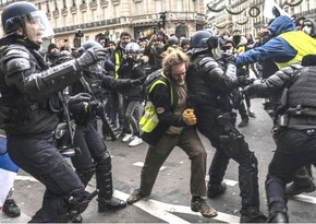 Fransada polis tələbələrin etiraz aksiyasını dağıdıb