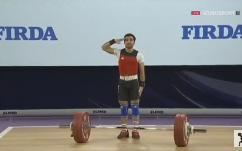 Azerbaijani weightlifter salutes at Norway European Championship