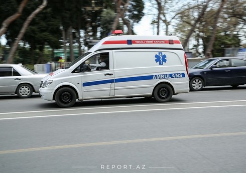 В Баку автомобиль сбил пожилую женщину