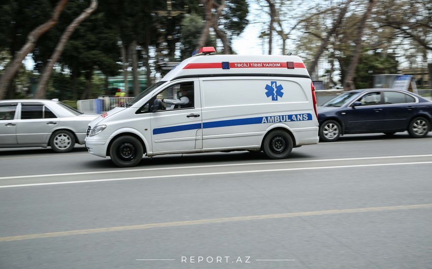 В Баку автомобиль сбил пожилую женщину