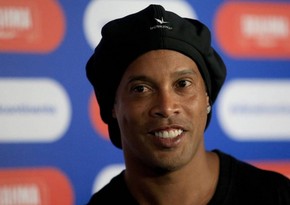 Ronaldinho banned from leaving Brazil