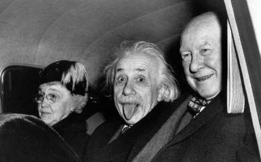 Einstein's famous photo to go up for auction