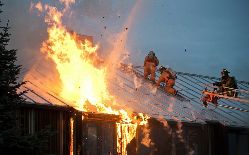 Young Azerbaijani rescues two Czech children from fire