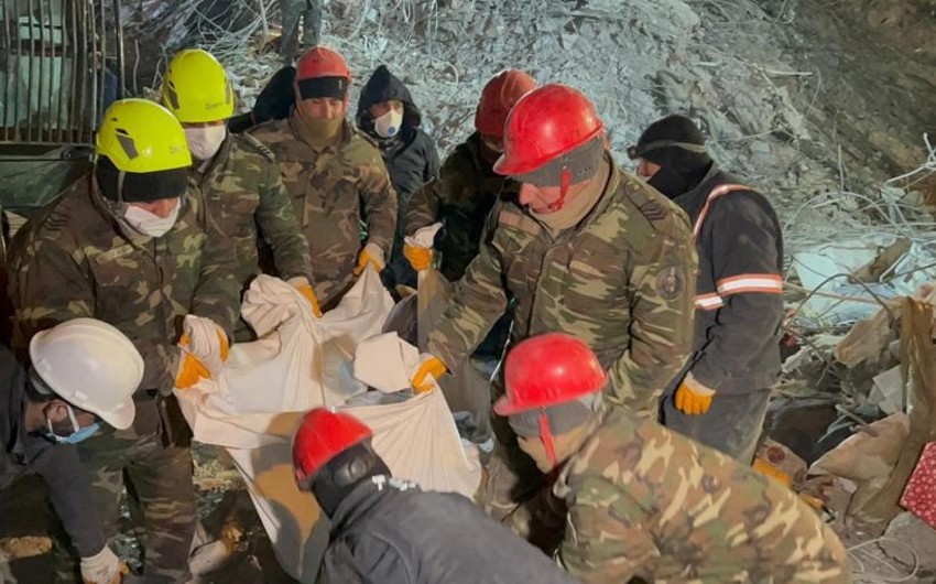 Azərbaycan xilasediciləri Türkiyədə dağıntılar altından 51 nəfəri sağ, 655 nəfərin cəsədini çıxarıb