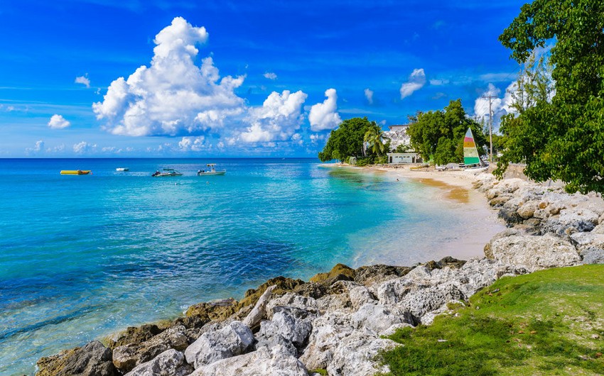 Барбадос предложил работающим удаленно иностранцам переехать на остров на год