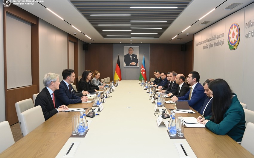 В Баку прошла встреча глав МИД Азербайджана и Германии в расширенном составе