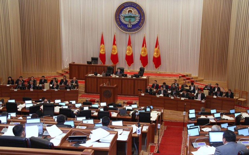 Новый состав парламента Кыргызстана приступил к работе