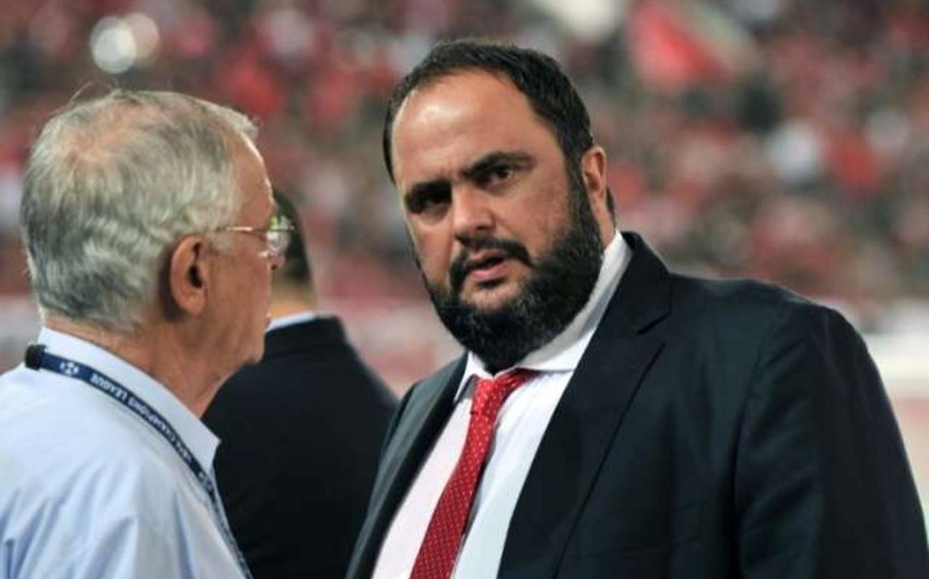 Yunanıstan klubunun prezidenti futbolçuları qeyri-adi formada cəzalandırıb