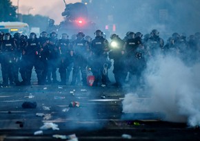 Fransa polisi La Roseldə dinc nümayişçilərə qarşı gözyaşardıcı qazdan istifadə edib