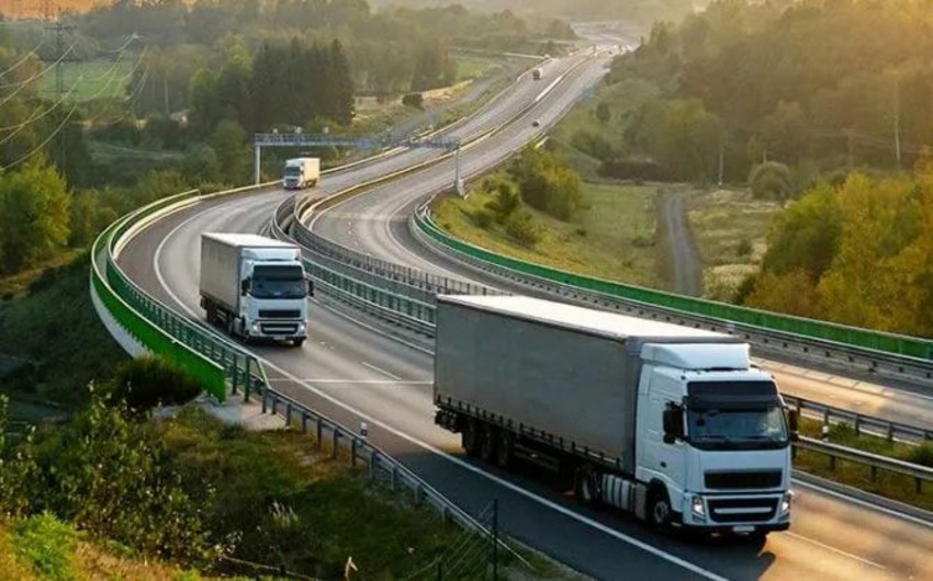 Azerbaijan starts transporting goods by road to Pakistan, UK