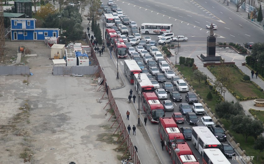 Пешеходные переходы, способствующие образованию пробок в Баку - ФОТО