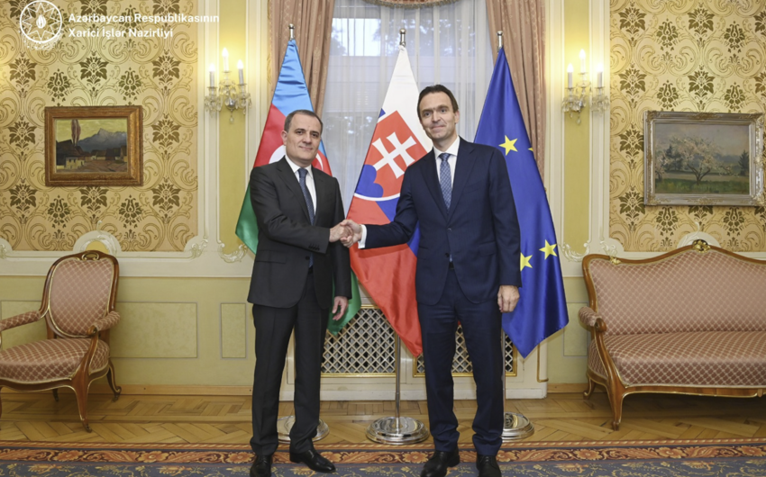 Jeyhun Bayramov meets with Prime Minister of Slovakia