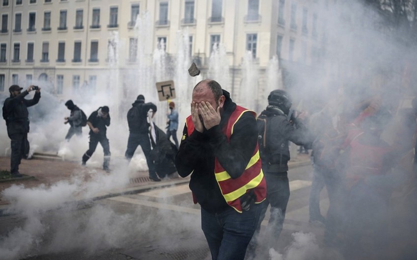 Fransa polisi Lionda nümayişçilərə qarşı gözyaşardıcı qazdan istifadə edib