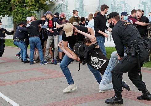 В Минске растет число задержанных на акциях протеста