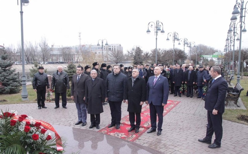Different nations and local officials commemorate Heydar Aliyev in Astrakhan