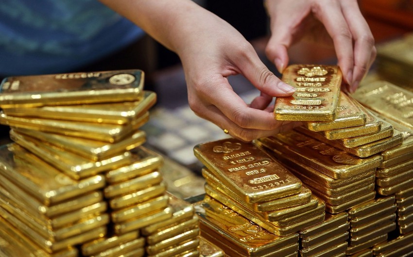 Gold prices rise slightly on world markets