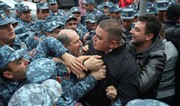 В Ереване участники акции протеста требуют отставки правительства