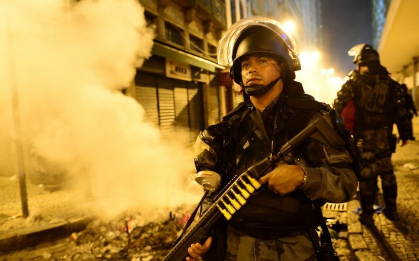 ​Polis Braziliyada etirazçılara qarşı güc tətbiq edib