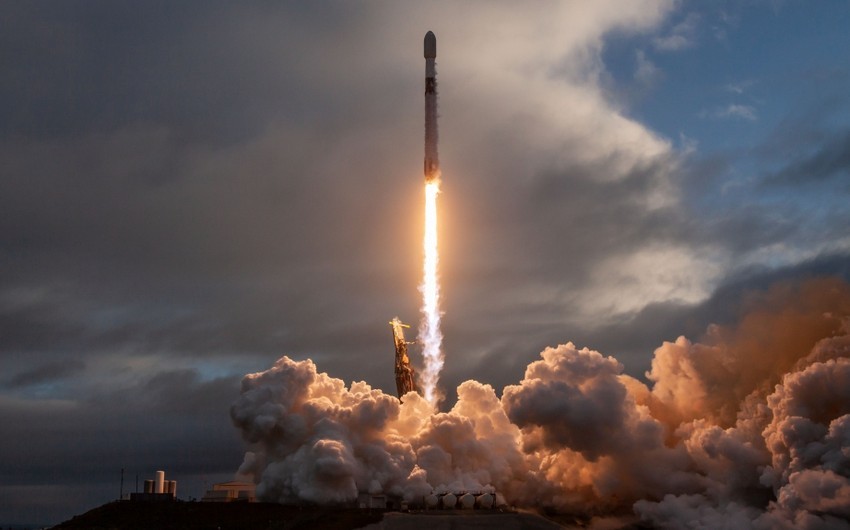 “SpaceX” kompaniyası daha 22 internet peykini orbitə çıxarıb