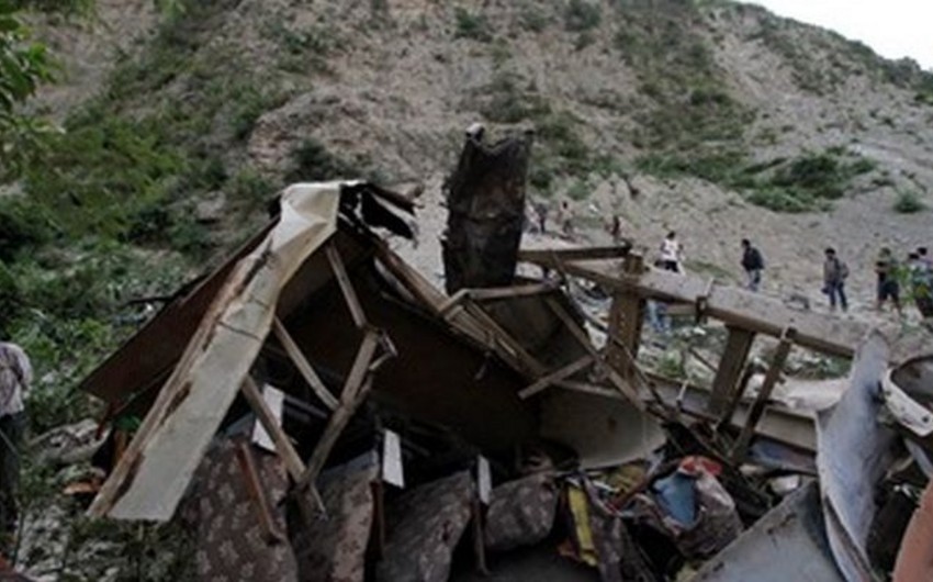 ​Pakistanda yol qəzasında ölən və yaralananların sayı 72 nəfərə çatıb - YENİLƏNİB