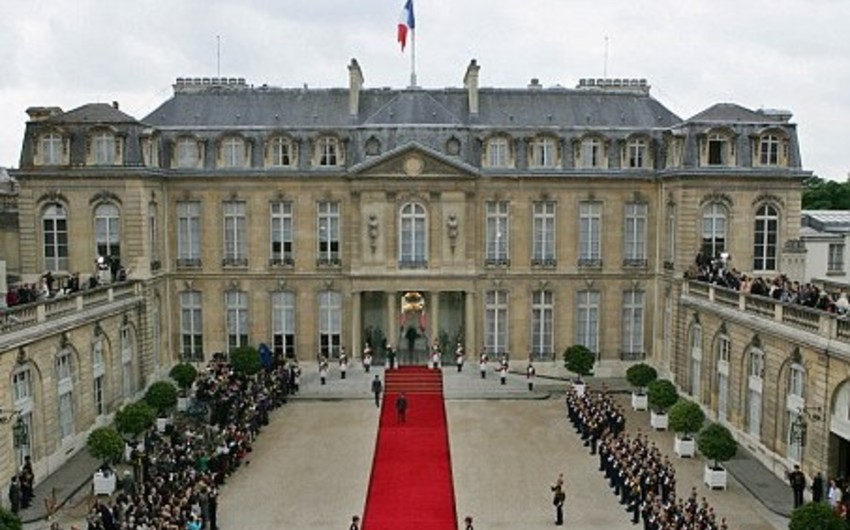 ​Élysée Palace hosts a Defense Council meeting chaired by Hollande