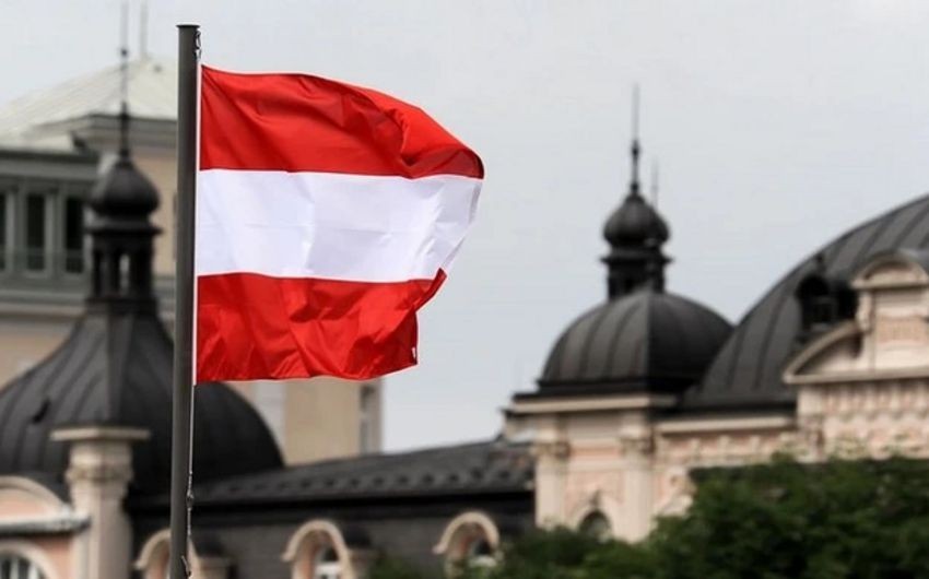 Austria to suspend asylum procedures for Syrians