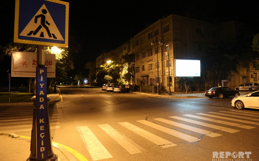 В Баку автомобиль сбил пешеходов и скрылся с места ДТП