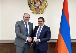 Papikyan mulls issues of military co-op with French senator
