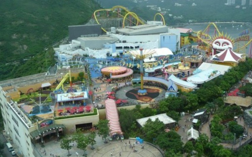 В Гонконге из-за угрозы пневмонии закрылись Disneyland и Ocean Park