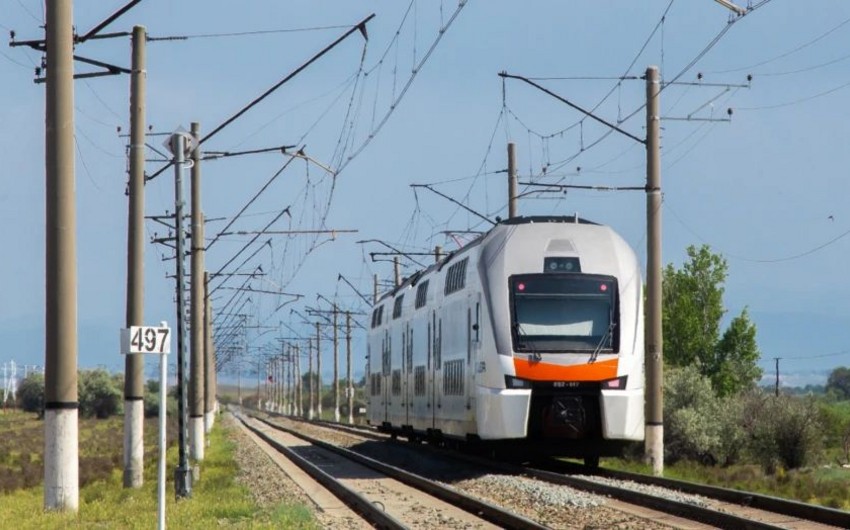 АЖД вносят изменения в расписание поездов, курсирующих по регионам
